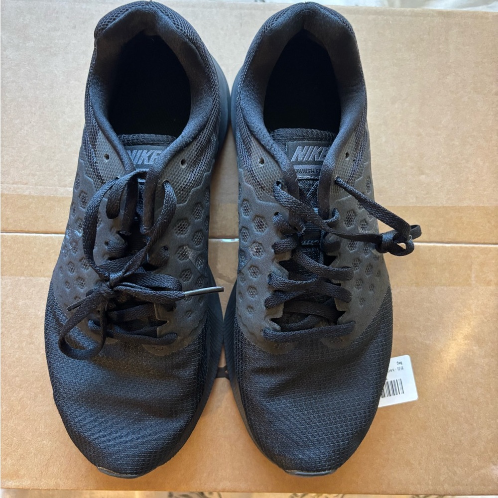 Nike woman’s  Black Athletic Shoes